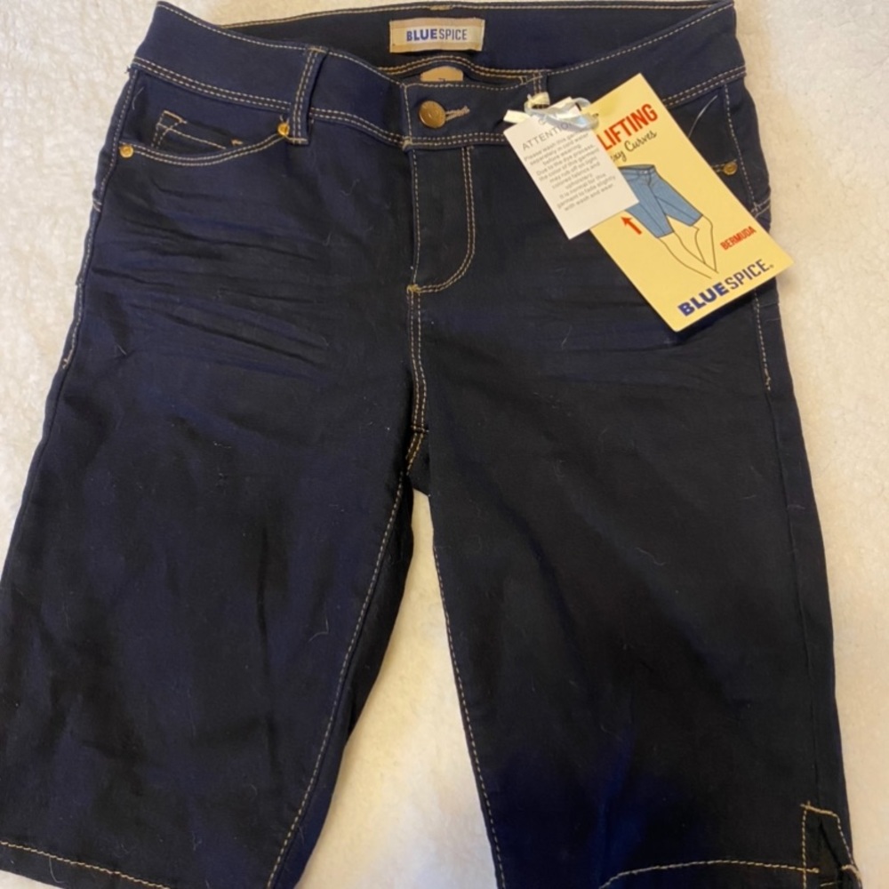 Beautiful ladies denim Bluespice capris nwt